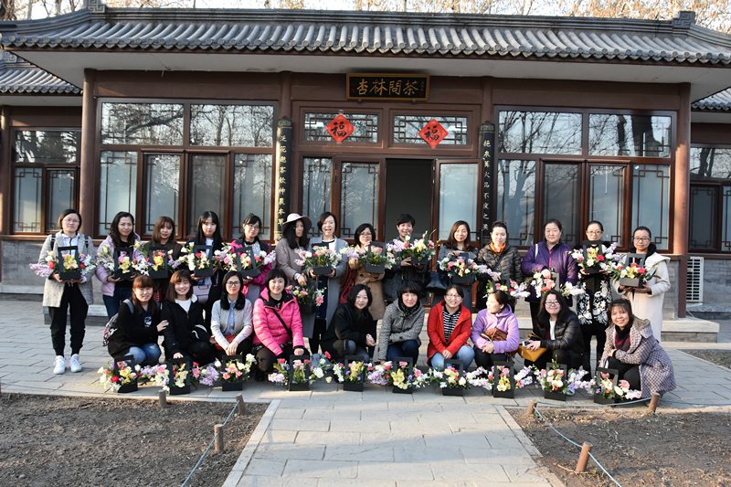 情暖三八，花香满溢——B体育+风采“巧手创意”插花体验活动圆满举行